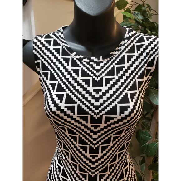 Apt. 9 Bodycon Dress Women's Small Black White Geo Print Crew Neck Pullover - Picture 13 of 13